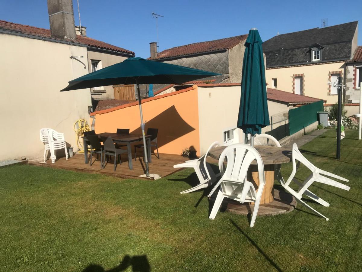 Les Gites De La Frerie La Gaubretiere Exteriör bild