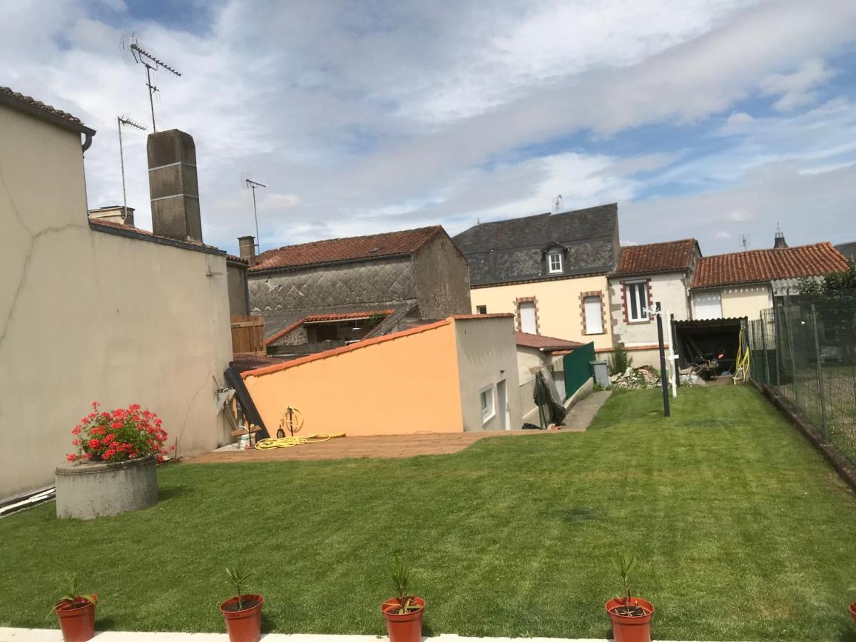 Les Gites De La Frerie La Gaubretiere Exteriör bild